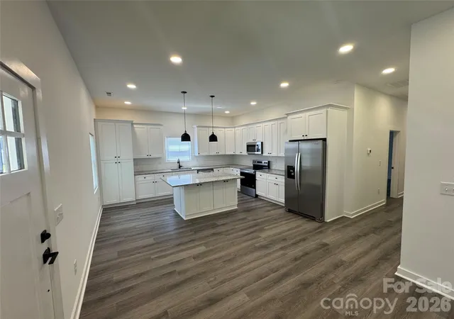 Photo 3 of Single family home for sale at 331 E Lowrance Ave, Mooresville, NC 28115 | MLS# 4435038 | Listing updated on 2026-10-29