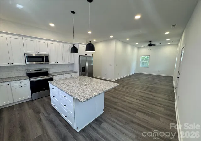 Photo 4 of Single family home for sale at 331 E Lowrance Ave, Mooresville, NC 28115 | MLS# 4435038 | Listing updated on 2026-10-29