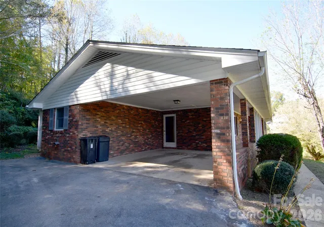 Photo 3 of Single family home for sale at 150 Eplee Loop, Marion, NC 28752 | MLS# 4435046 | Listing updated on 2026-10-21
