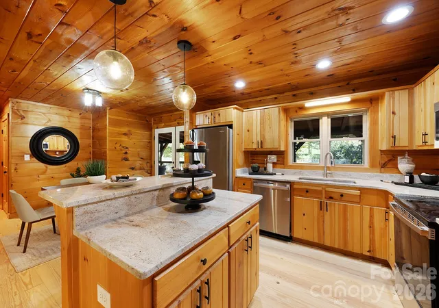 Photo 3 of Single family home for sale at 926 Cross Crk Dr, Rutherfordton, NC 28139 | MLS# 4435069 | Listing updated on 2026-10-26