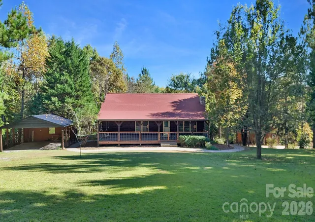 Photo 3 of Single family home for sale at 926 Cross Crk Dr, Rutherfordton, NC 28139 | MLS# 4435069 | Listing updated on 2026-10-26