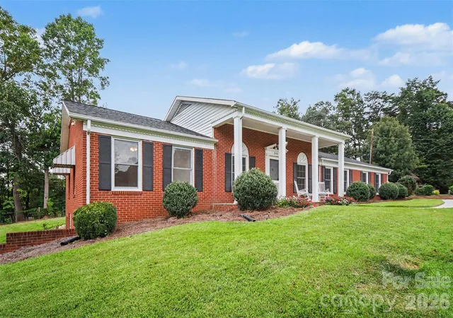 Photo 2 of Single family home for sale at 304 Gregory Rd, Statesville, NC 28677 | MLS# 4435085 | Listing updated on 2026-10-17