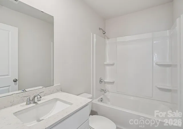 Photo 4 of Single family home for sale at 924 Kinnerton Trl, Spartanburg, SC 29301 | MLS# 4435101 | Listing updated on 2026-10-16
