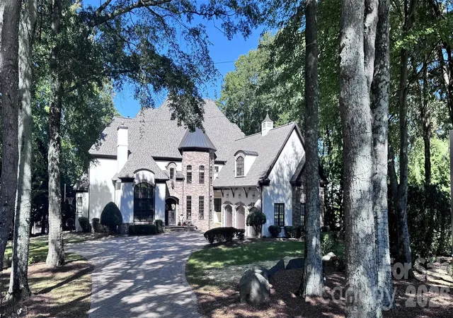 Photo 1 of Mansion for sale at 20333 Havenview Dr, Cornelius, NC 28031 | MLS# 4435102 | Listing updated on 2026-10-25