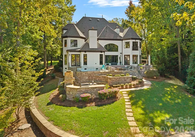 Photo 3 of Single family home for sale at 20333 Havenview Dr, Cornelius, NC 28031 | MLS# 4435102 | Listing updated on 2026-10-25