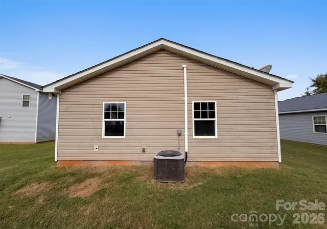 Photo 4 of Single family home for sale at 109 Lakewood Ave, Charlotte, NC 28208 | MLS# 4435104 | Listing updated on 2026-10-28