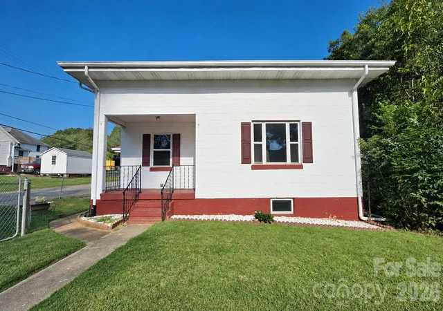 Photo 1 of Single family home for sale at 114 School St, Belmont, NC 28012 | MLS# 4435110 | Listing updated on 2026-10-26