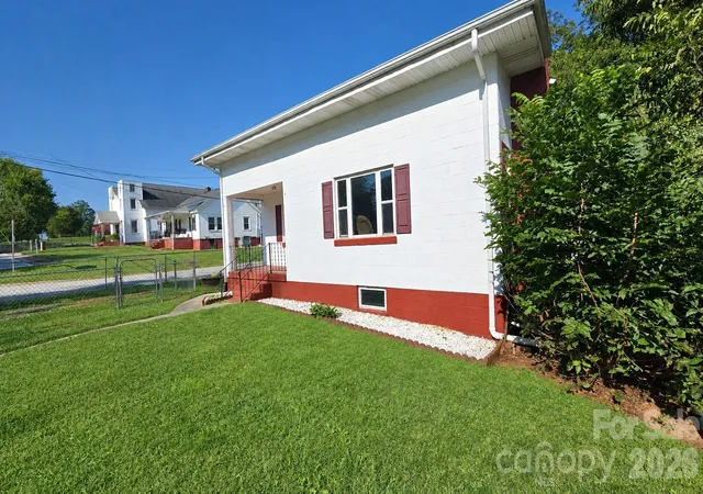 Photo 1 of Single family home for sale at 114 School St, Belmont, NC 28012 | MLS# 4435110 | Listing updated on 2026-10-26