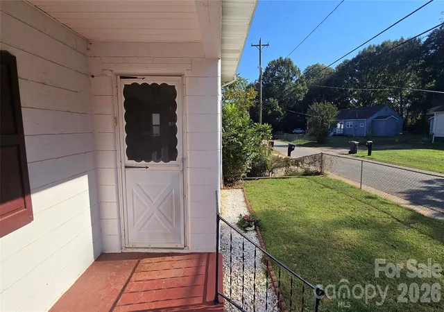 Photo 2 of Single family home for sale at 114 School St, Belmont, NC 28012 | MLS# 4435110 | Listing updated on 2026-10-26