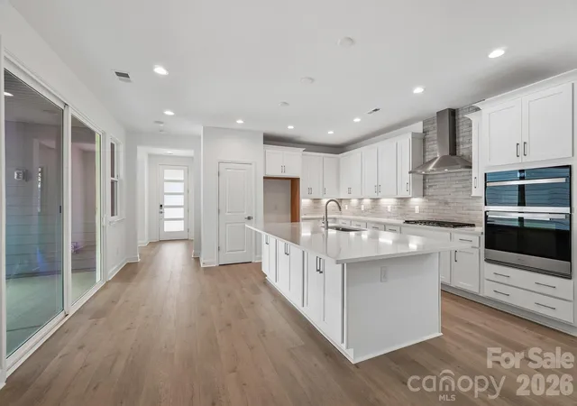 Photo 2 of Single family home for sale at 15625 Northcross Dr, Huntersville, NC 28078 | MLS# 4435120 | Listing updated on 2026-10-16