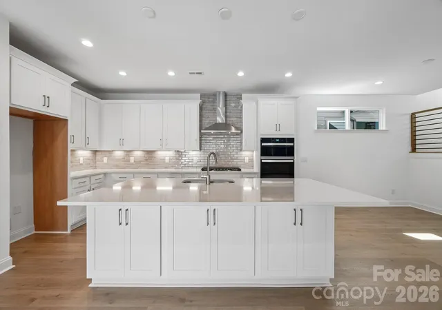 Photo 3 of Single family home for sale at 15625 Northcross Dr, Huntersville, NC 28078 | MLS# 4435120 | Listing updated on 2026-10-16