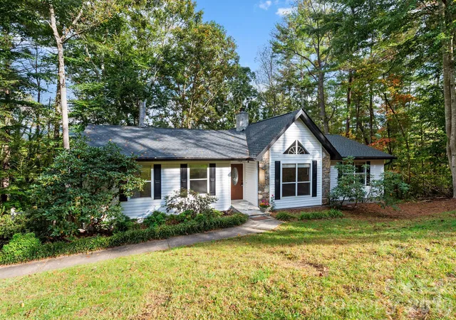 Photo 2 of Single family home for sale at 8 Rasada Ext, Weaverville, NC 28787 | MLS# 4435147 | Listing updated on 2026-10-17