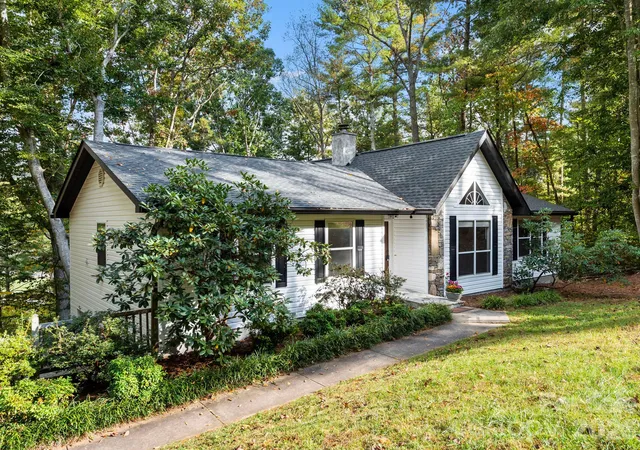 Photo 3 of Single family home for sale at 8 Rasada Ext, Weaverville, NC 28787 | MLS# 4435147 | Listing updated on 2026-10-17