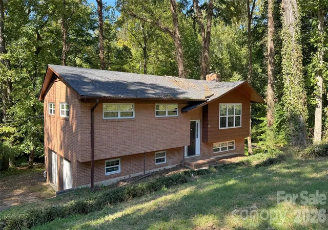 Photo 1 of Single family home for sale at 350 Waycross Dr, Charlotte, NC 28214 | MLS# 4435161 | Listing updated on 2026-10-29