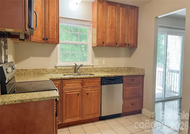 Photo 4 of Single family home for sale at 350 Waycross Dr, Charlotte, NC 28214 | MLS# 4435161 | Listing updated on 2026-10-29
