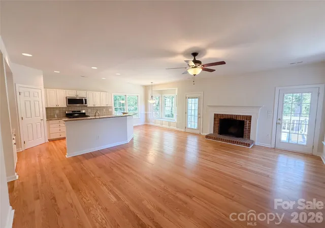 Photo 2 of Single family home for sale at 5609 Fairvista Dr, Charlotte, NC 28269 | MLS# 4435167 | Listing updated on 2026-10-22