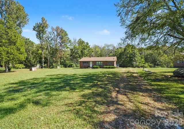 Photo 3 of Single family home for sale at 4807 John Craig Rd, Waxhaw, NC 28173 | MLS# 4435172 | Listing updated on 2026-10-21