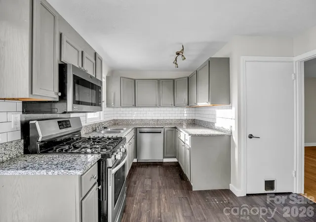 Photo 2 of Single family home for sale at 824 Willow Rd, Hendersonville, NC 28739 | MLS# 4435184 | Listing updated on 2026-10-29