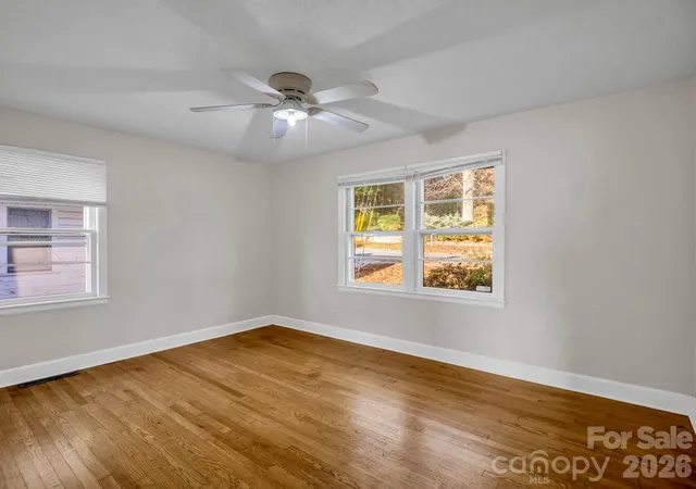Photo 3 of Single family home for sale at 824 Willow Rd, Hendersonville, NC 28739 | MLS# 4435184 | Listing updated on 2026-10-29