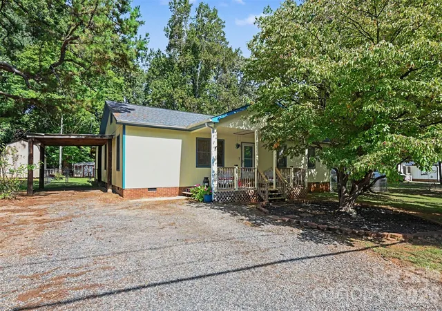 Single family home for sale at 3917 Lake Rd, Charlotte, NC 28269 | MLS# 4435193