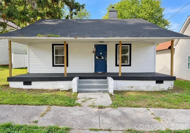 Photo 1 of Single family home for sale at 930 4th Street, Statesville, NC 28677 | MLS# 4435217 | Listing updated on 2026-10-27