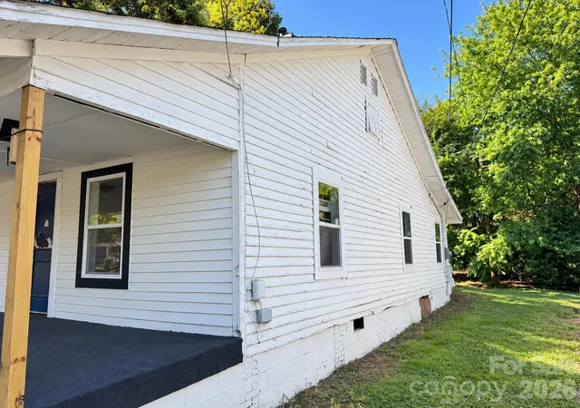 Photo 3 of Single family home for sale at 930 4th Street, Statesville, NC 28677 | MLS# 4435217 | Listing updated on 2026-10-27