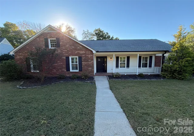 Photo 1 of Single family home for sale at 4704 Benridge Ln, Charlotte, NC 28226 | MLS# 4435223 | Listing updated on 2026-10-30