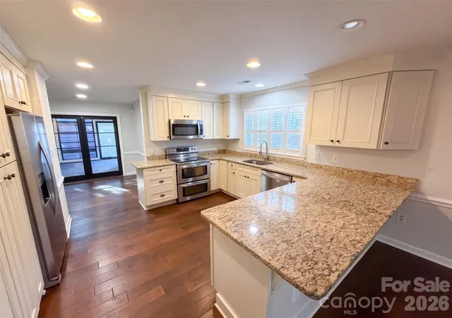 Photo 1 of Single family home for sale at 4704 Benridge Ln, Charlotte, NC 28226 | MLS# 4435223 | Listing updated on 2026-10-30