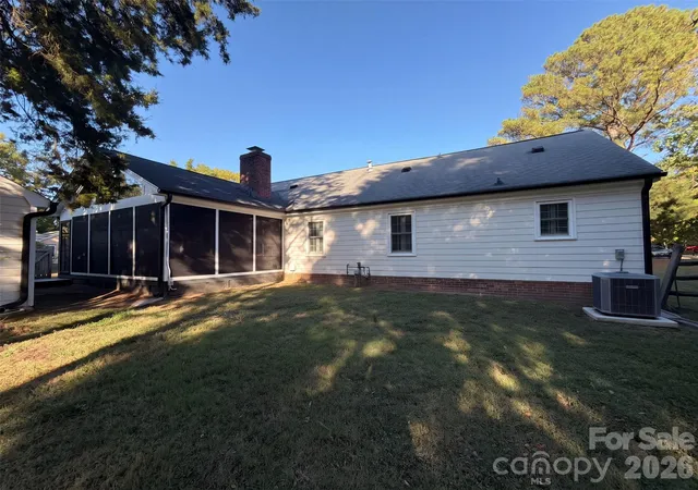 Photo 4 of Single family home for sale at 4704 Benridge Ln, Charlotte, NC 28226 | MLS# 4435223 | Listing updated on 2026-10-30