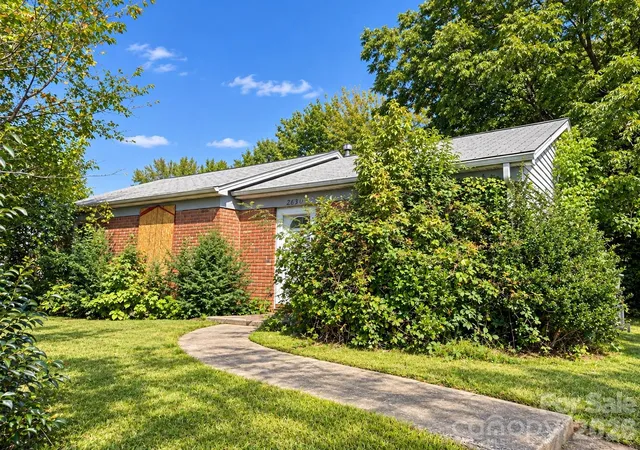 Single family home for sale at 2636 Dalecrest Dr, Charlotte, NC 28269 | MLS# 4435227