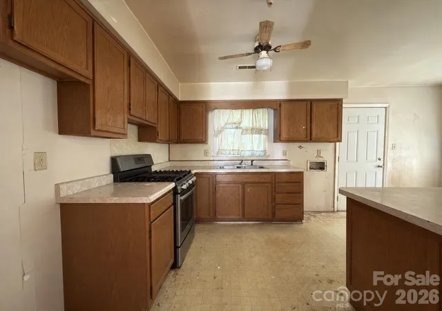 Photo 4 of Single family home for sale at 2636 Dalecrest Dr, Charlotte, NC 28269 | MLS# 4435227 | Listing updated on 2026-10-27