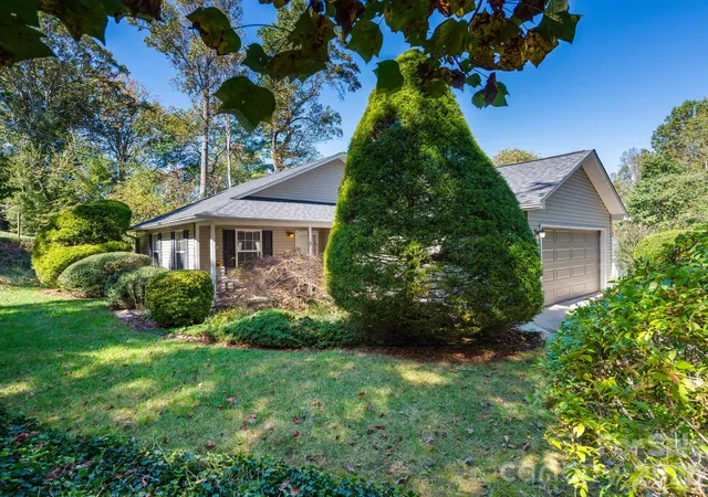Photo 1 of Single family home for sale at 103 Amelia Dr, Hendersonville, NC 28792 | MLS# 4435228 | Listing updated on 2026-10-16