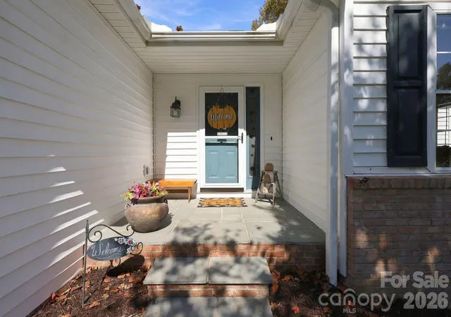 Photo 1 of Single family home for sale at 6 Pebble Beach Ct, Etowah, NC 28729 | MLS# 4435229 | Listing updated on 2026-10-16