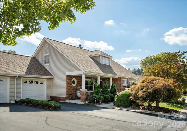 Photo 1 of Townhouse for sale at 1111 Citation Cir, Hendersonville, NC 28739 | MLS# 4435270 | Listing updated on 2026-10-16