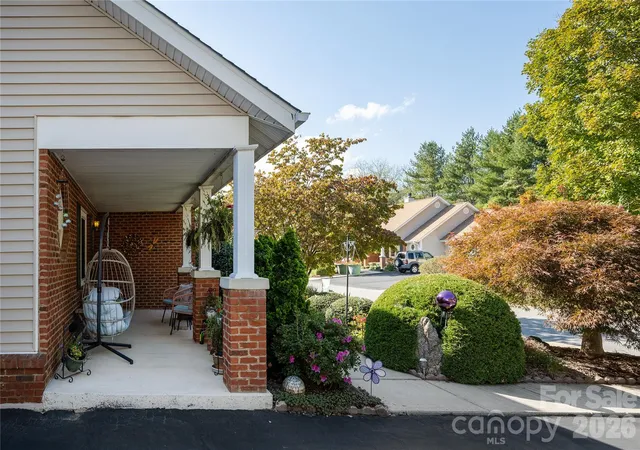 Photo 3 of Townhouse for sale at 1111 Citation Cir, Hendersonville, NC 28739 | MLS# 4435270 | Listing updated on 2026-10-16