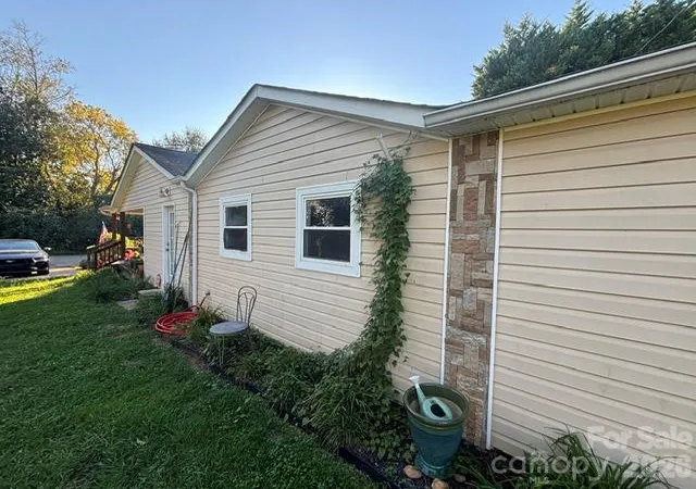 Photo 3 of Single family home for sale at 107 Piedmont Rd, Belmont, NC 28012 | MLS# 4435275 | Listing updated on 2026-10-29