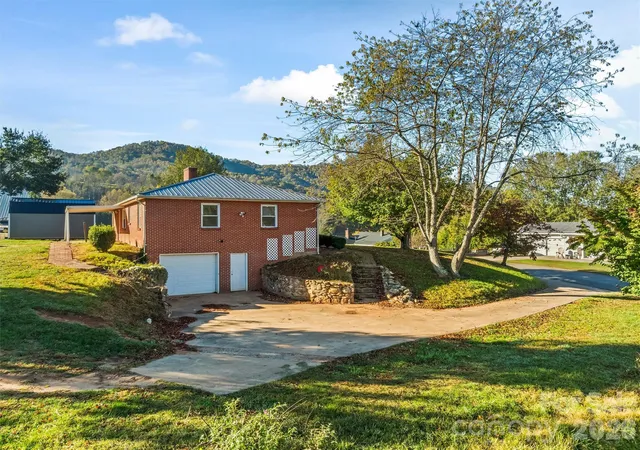 Photo 1 of Single family home for sale at 108 Morgan St, Canton, NC 28716 | MLS# 4435276 | Listing updated on 2026-10-28