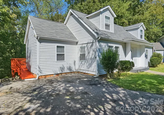 Photo 1 of Single family home for sale at 5111 Belcamp Ln, Charlotte, NC 28215 | MLS# 4435286 | Listing updated on 2026-10-20