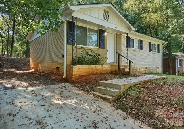 Photo 1 of Single family home for sale at 301 Edgegreen Dr, Charlotte, NC 28217 | MLS# 4435291 | Listing updated on 2026-10-23