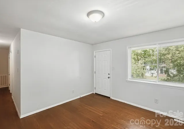 Photo 2 of Single family home for sale at 301 Edgegreen Dr, Charlotte, NC 28217 | MLS# 4435291 | Listing updated on 2026-10-23