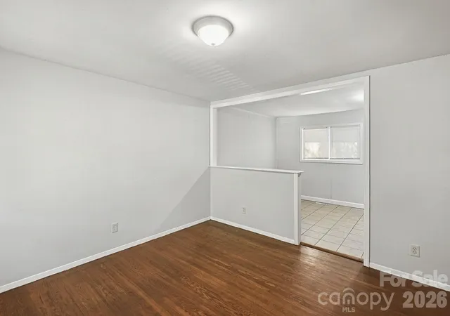 Photo 4 of Single family home for sale at 301 Edgegreen Dr, Charlotte, NC 28217 | MLS# 4435291 | Listing updated on 2026-10-23