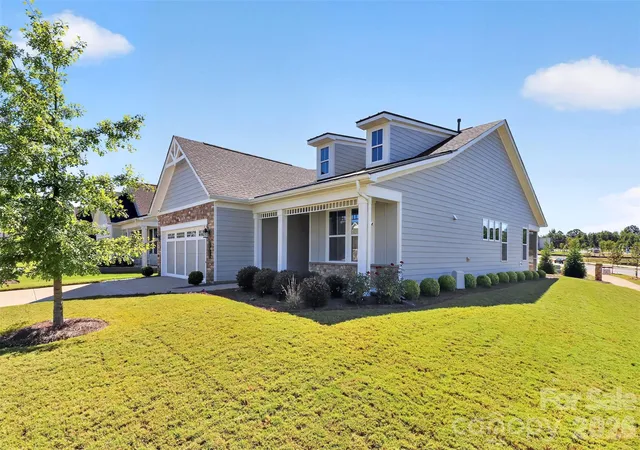 Photo 1 of Single family home for sale at 4404 Moxie Way, Charlotte, NC 28215 | MLS# 4435319 | Listing updated on 2026-10-26