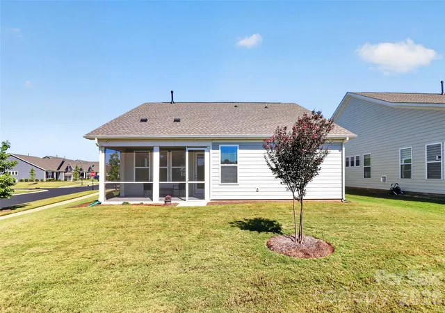 Photo 4 of Single family home for sale at 4404 Moxie Way, Charlotte, NC 28215 | MLS# 4435319 | Listing updated on 2026-10-26
