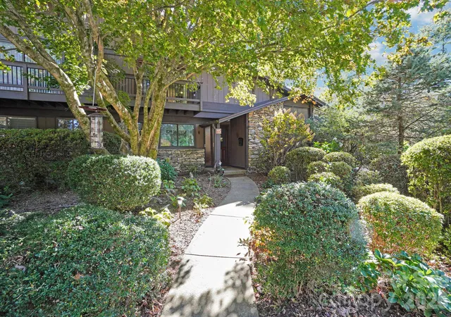 Condo for sale at 82 Laurelwood Cir W, Hendersonville, NC 28791 | MLS# 4435326