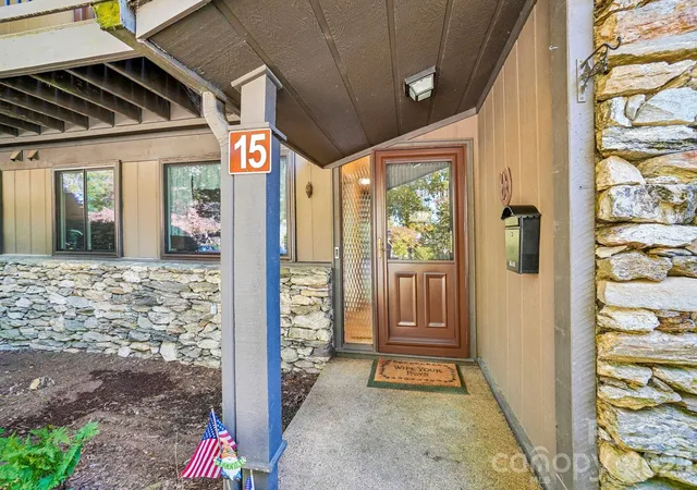 Photo 2 of Condo for sale at 82 Laurelwood Cir W, Hendersonville, NC 28791 | MLS# 4435326 | Listing updated on 2026-10-25