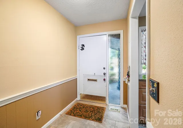 Photo 4 of Condo for sale at 82 Laurelwood Cir W, Hendersonville, NC 28791 | MLS# 4435326 | Listing updated on 2026-10-25
