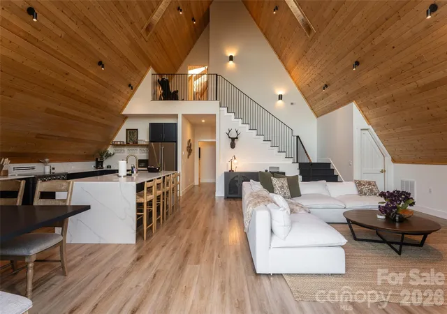 Photo 1 of Single family home for sale at 125 Carolina Lily Ln, Asheville, NC 28804 | MLS# 4435348 | Listing updated on 2026-10-30