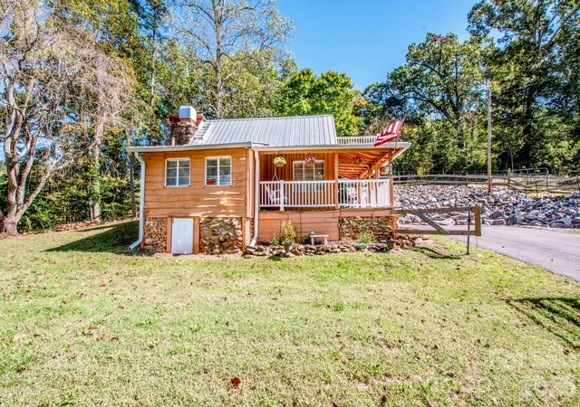 Photo 3 of Single family home for sale at 206 Mitchell Trl Rd, Statesville, NC 28625 | MLS# 4435361 | Listing updated on 2026-10-28