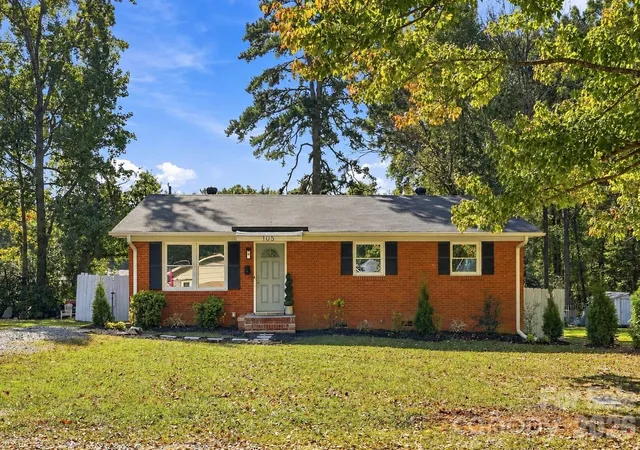 Photo 2 of Single family home for sale at 105 Mcgee St, Fort Mill, SC 29715 | MLS# 4435377 | Listing updated on 2026-10-28