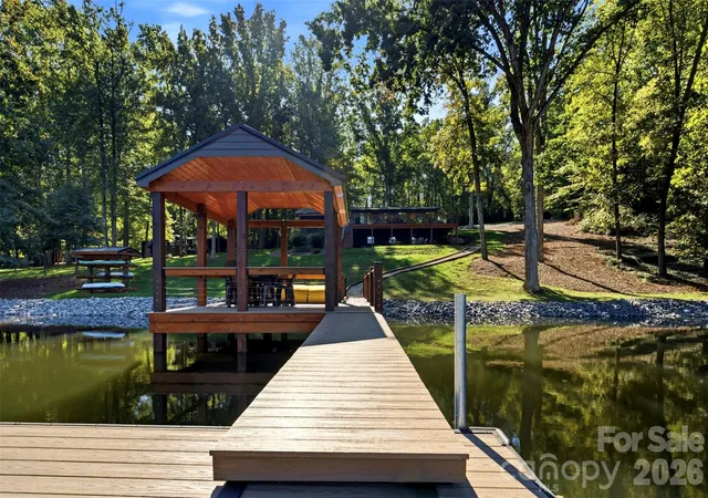 Photo 1 of Single family home for sale at 128 Wickford Ln, Mooresville, NC 28117 | MLS# 4435379 | Listing updated on 2026-10-17